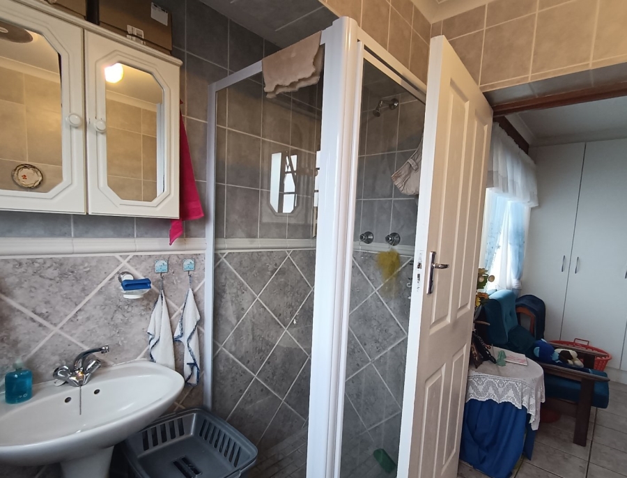 5 Bedroom Property for Sale in Fraaiuitsig Western Cape